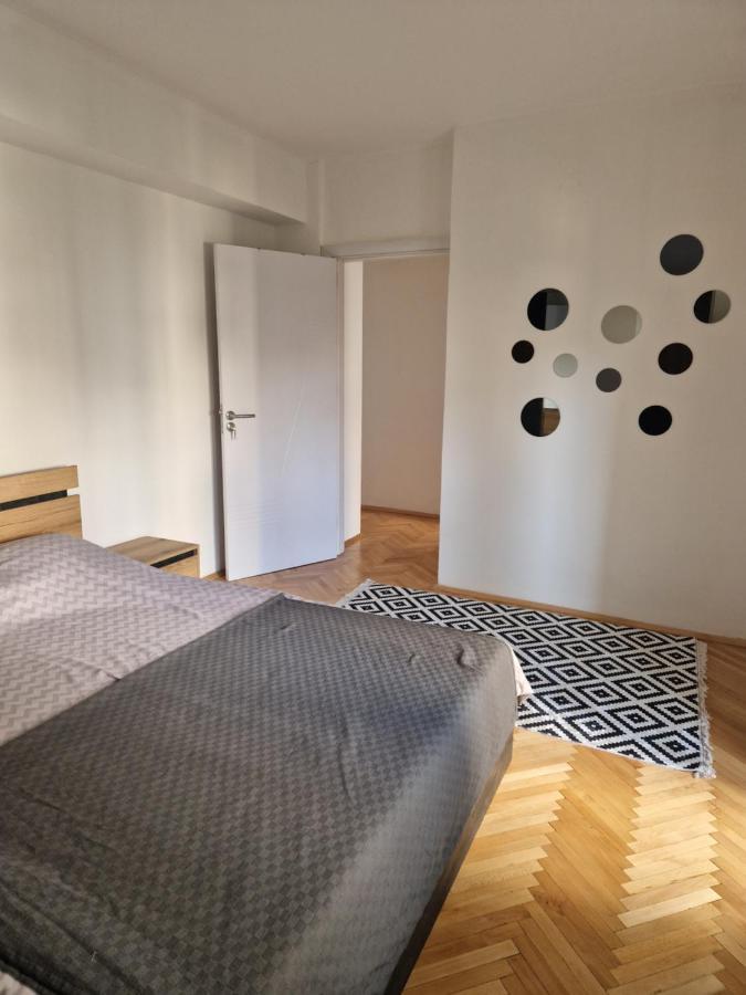 Comfy Center Apartment Skopje Exteriör bild
